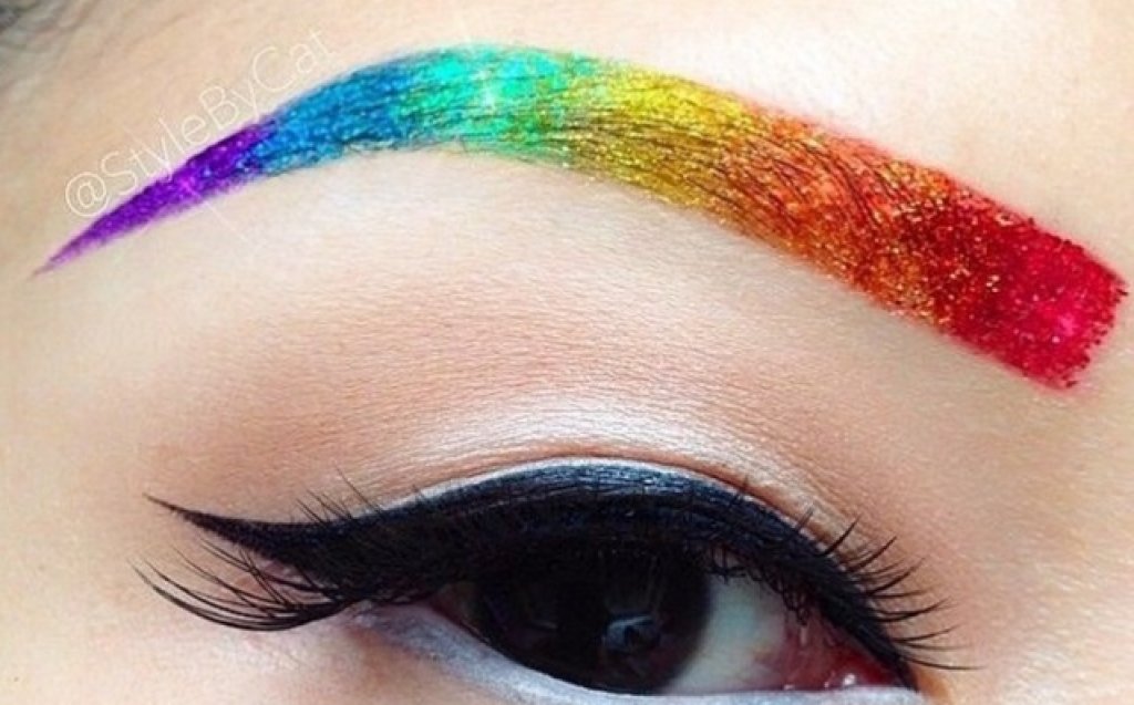 Новата (rainbow) мода в грима и прическите