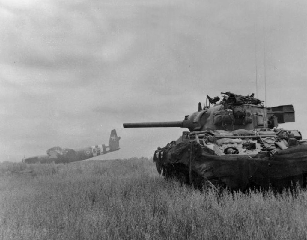 Sherman_tank_and_Horsa_glider