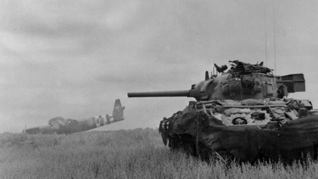 Sherman_tank_and_Horsa_glider
