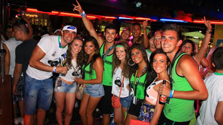 Кадър от филма за Слънчев бряг на Стейси Дули, излъчен по BBC