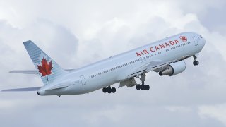 Air_Canada_Boeing_767-300ER_SYD_Hutchinson