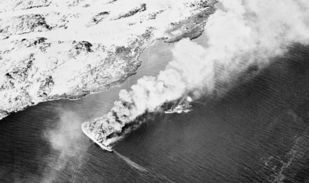 Rigel_sinking,_V-boat_burning_1944