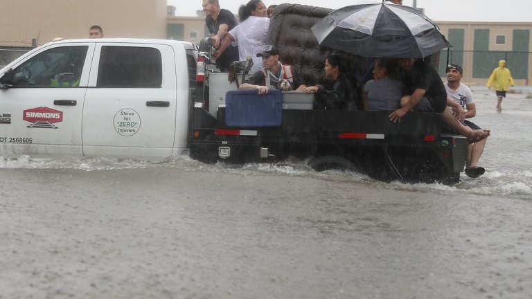 Жертви и разрушения след мощната буря