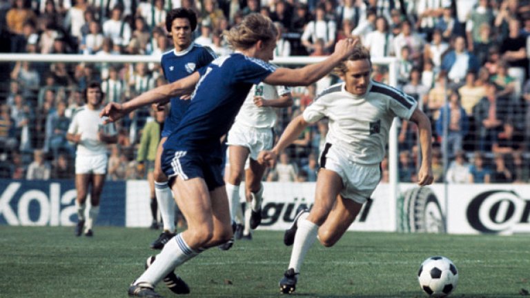 За националния отбор на Дания той има 20 гола в 55 мача.