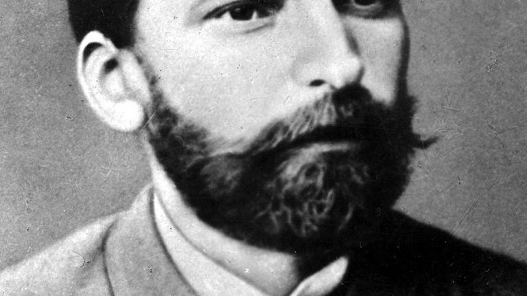 Захарий Стоянов е не само известен писател, журналист и революционер от Априлското въстание, но и моторът зад осъществяването на Съединението. Като председател на БТЦРК и той е главният организатор на обединението на Княжество България и Източна Румелия.