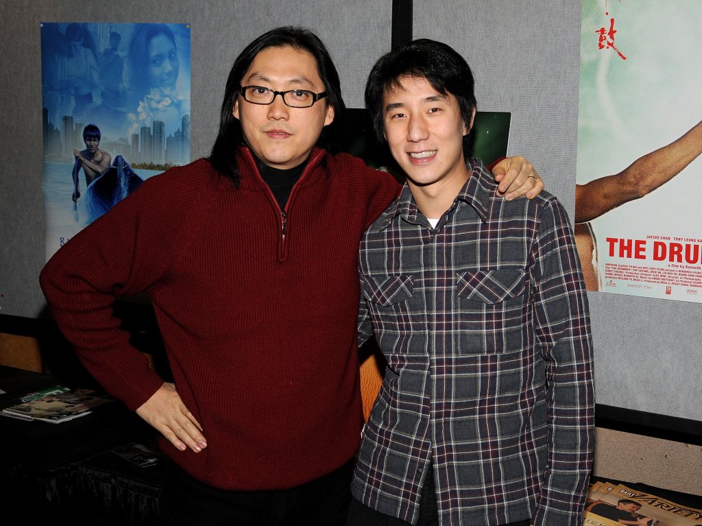 Джейси Чан (вдясно)Доста деца на знаменитости имат проблеми със закона, но Джейси дори стига до затвор. Синът на Джеки Чан излежава седем месеца затвор и заплаща 2000 юана глоба за притежание на дрога и склоняване към употреба. Всичко това се случва в период, в който самият Джеки е посланик на здравословния начин на живот без алкохол и наркотици.