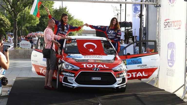 "Любимото ми беше рали „Троя“, Турция, въпреки голямата жега от над 40 градуса. Тя не ми влияеше никак добре и след всяка отсечка ми трябваха поне 15 минути, за да се съвзема. Всеки етап беше различен, с много фракция, тежки и трудни завои и коварна пътна настилка. Радвам се, че и моят Hyundai издържа на предизвикателството и завършихме успешно."