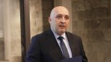 Полицията извършва обиск в кабинета му