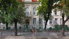 Евакуираха 134-то училище, известно като "еврейското училище" в София заради изоставен багаж, който се оказа кофа с латекс
