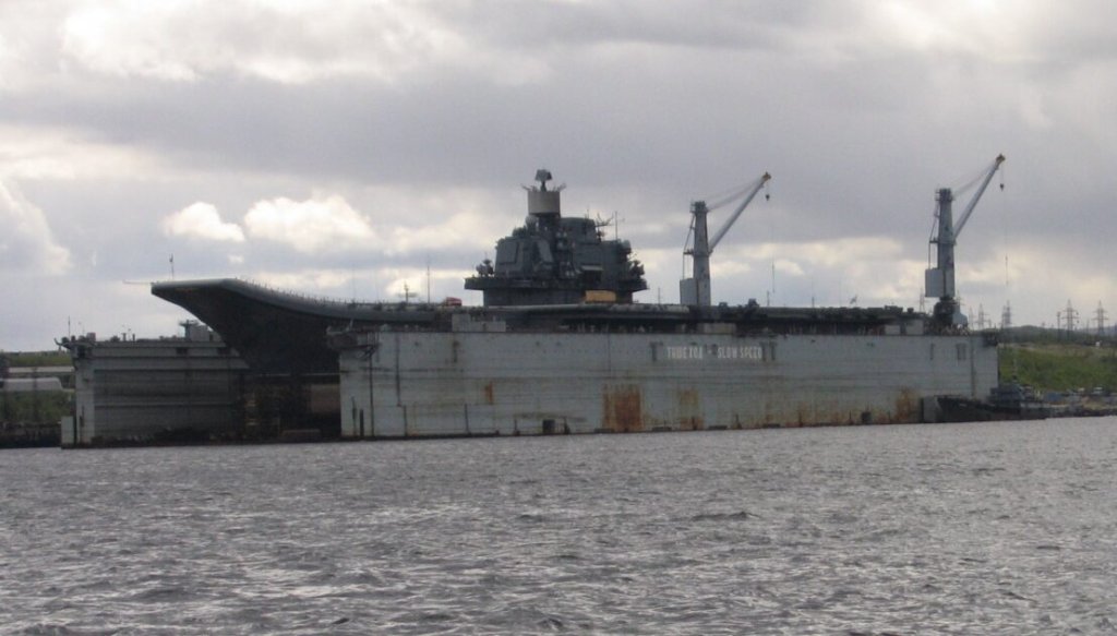 Aircraft_carrier_Admiral_Kuznetsov_in_dock-1108x631