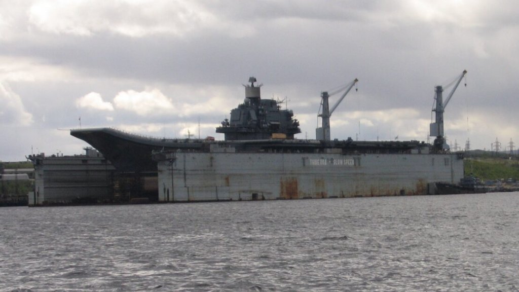 Aircraft_carrier_Admiral_Kuznetsov_in_dock-1108x631