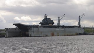 Aircraft_carrier_Admiral_Kuznetsov_in_dock-1108x631