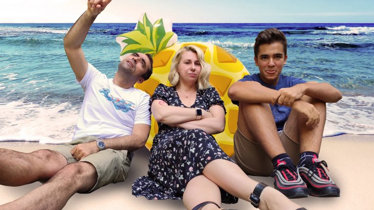 Подкастът "Тихо, филмът започва" ви дава идеи какво да гледате за месец напред. И не, Зузи, Драго и Пачето не са край вълните, но вместо това ги затворихме в студиото. Поне да са на сянка.