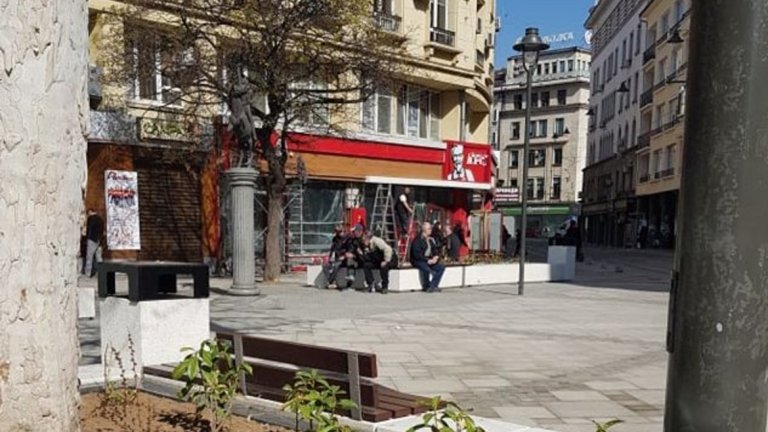 Паметникът вече е премахнат от "Гарибалди".