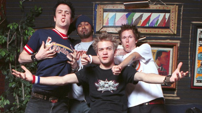 Преди музикантите да тръгнат по пътя си, обещават нов албум и прощално световно турне