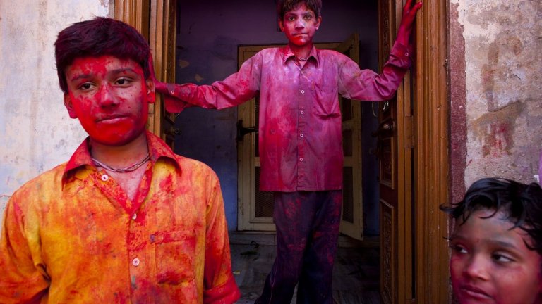 Да се къпеш в цветовете на любовта и веселието