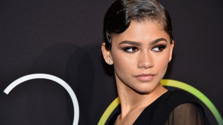 Euphoria - HBO
Въпреки че HBO от години се целят в по-зрялата аудитория, оставяйки младежката и тийн аудитории по-назад, сега те адаптират израелския тийн сериал Euphoria за американска публика. Шоуто се съсредоточава върху група гимназисти, които преминават през младежки проблеми като наркотици, секс и насилие. За целта те са привлекли популярната тийн звезда Зендая (на снимката - бел.р.). Въпреки това не очаквайте нищо в стила на Disney Channel като в сериала ще има много повече Trainspoting, отколкото Hannah Montana. Продуцентите на оригиналното шоу също са включени в екипа за новия сериал, така че от него се очаква да постигне нещо интересно. Ако ли не, съдбата му вероятно ще е същата като тази на Here and Now (с много претенции, но с разочароващ резултат).