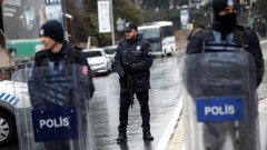 Турската полиция е задържавала 27 души, заподозрени във връзки с атентатора, който уби 39 души в нощния клуб Реина в Истанбул
