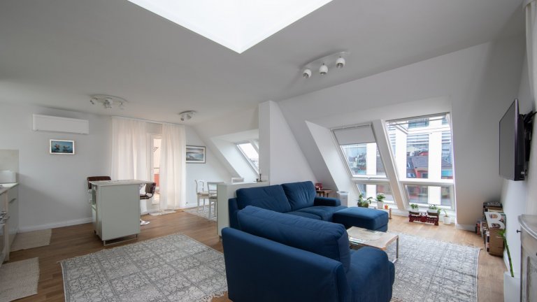 Покривните прозорци VELUX озаряват вътрешните пространства в апартамента