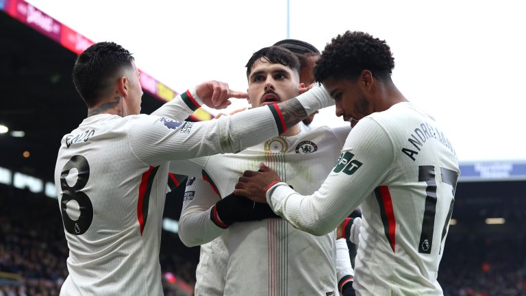 Челси се изкачи на второто място с трети пореден успех