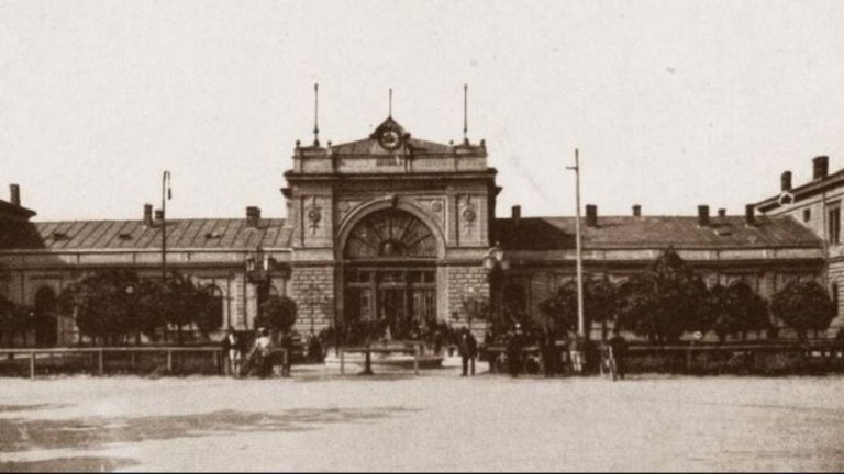 Първата сграда на Софийската Централна жп гара. 