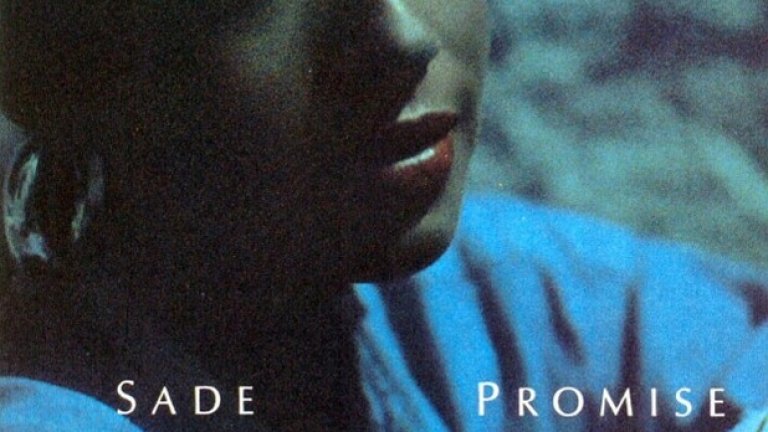 Sade – Promise (1984)
Този кадър е успял да улови сумрачната топлина в музиката на Шаде.