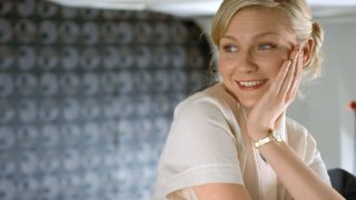 Клеър от “Elizabethtown”

Клеър,  изиграна от Кристен Дънст, е героинята, която вдъхновява термина „момиче мечта“ . 

Сюжетът на филма проследява съдбата на Дрю – току-що уволнен от работата си и изоставен от партньорката си мъж, който е на косъм да отнеме живота си. Научавайки за смъртта на баща си, Дрю заминава за родния си град. По време на полета среща стюардесата Клеър – чудновато момиче, което преобръща мирогледа му и го спасява от депресията, в която е изпаднал. 

Тя често дава номера си на непознати, с които си говори с часове, рисува неразгадаеми карти и – не на последно място – е руса.

Нейната роля като персонаж е да е своеобразен „помагач“ на Дрю.