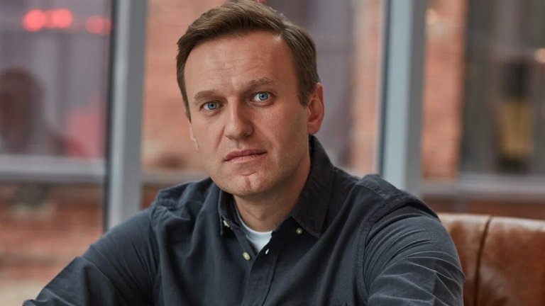 Хората се чудят как още съм жив" - кой е Алексей Навални - Webcafe.bg