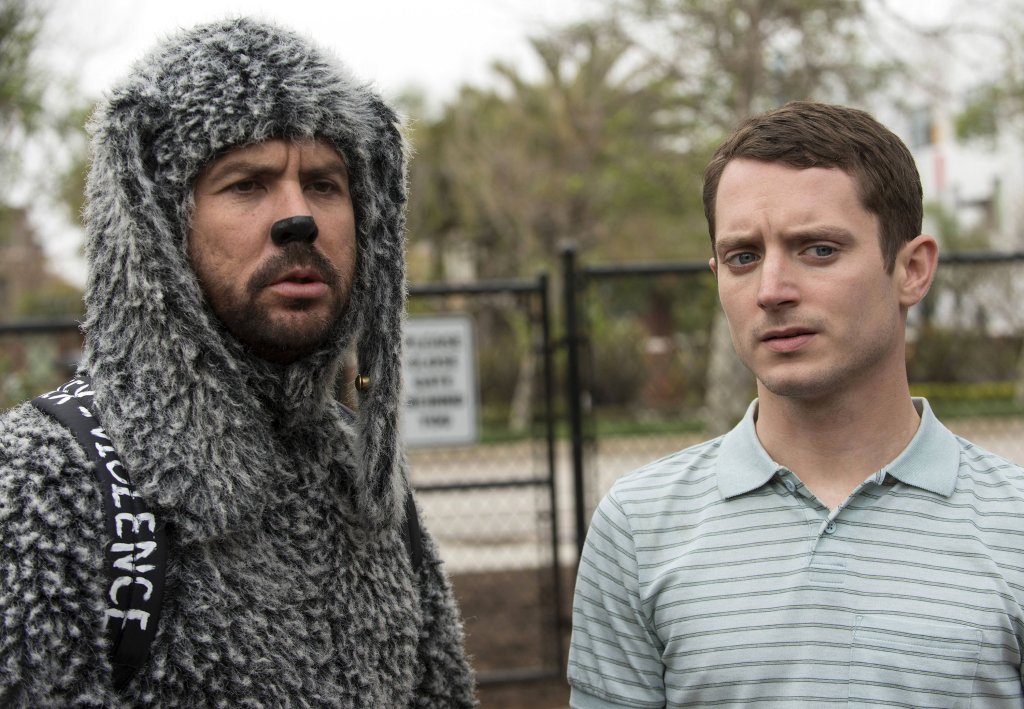 Препоръчваме Илайджа в ролята на депресирания Райън Нюман в сериала Wilfred.