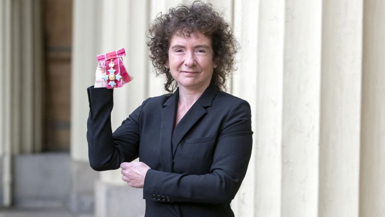 Среща с ексцентричната Джанет Уинтърсън в НДК