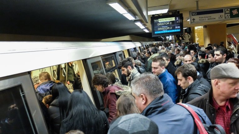 Защо Букурещ има опасност да остане без метро