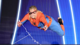 За да не се пари, Ейми Шумър иска одобрение от обектите на майтапите си