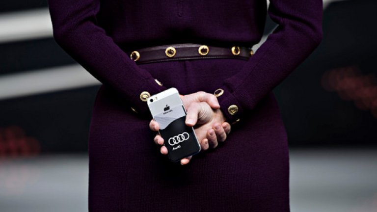 "Цари сериозна борба между технологичните гиганти и автомобилните фирми в момента", казва Брайън Раймър, изследовател в AgeLab към Масачузетския технологичен институт и един от директорите на Университетския транспортен център на Нова Англия