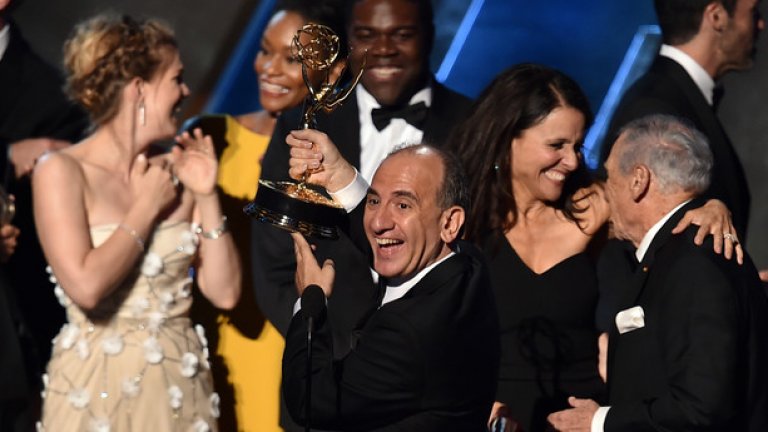 Екипът на поредицата Veep приема наградата за най-добър комедиен сериал