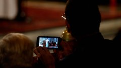 Папата отправи молба да не се снима вече по време на литургия