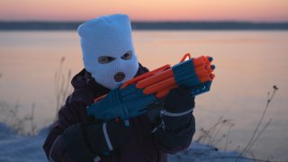 Въоръжени на игра