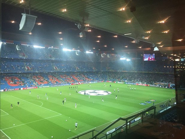 Атмосферата на стадиона преди началото на мача