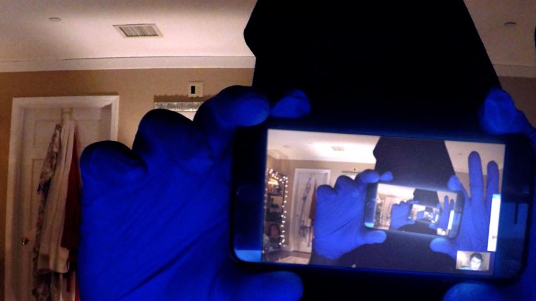 Unfriended: Dark Web (2018 г.)
 Историята се развива в реално време, изцяло на екрана на компютъра на главния герой – млад мъж на име Матиас. Той намира изоставен лаптоп и започва да го използва, без да знае, че машината принадлежи на човек, замесен в тъмната мрежа (Dark Web).
Когато Матиас и неговите приятели по време на групов видео чат разбират какво има на лаптопа, те се оказват въвлечени в опасна игра с мистериозна и смъртоносна групировка от хакери.
