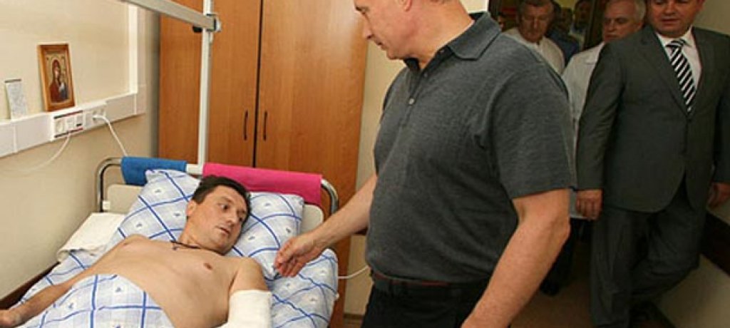 Студената война отдавна е приключила, но "бартерът" на шпиони продължава. На 9 август 2008 г. при изпълнение на военна операция "по налагане на мир" в Грузия са свалени два руски бомбардировача Ту-22М3 и Су-24. 
Двамата пилоти Вячеслав Малков и Игор Зинов са пленени от грузинската армия. В същия ден те са показани и по националната телевизия на Грузия. 
След 10-дневни преговори с посредничеството на Червения кръст, 15 грузински военни са освободени от руските арести и са разменени за петима пленени руснаци - в това число, пилотите Малков и Зинов.