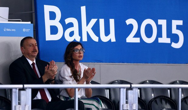 Илхам Алиев, синът на Гайдар Алиев и президент на страната, гледа състезания всеки ден. Той е патрон на игрите, а съпругата му Мерибан е почетен председател на организационния комитет. Спортът в Азербайджан е държавна политика.