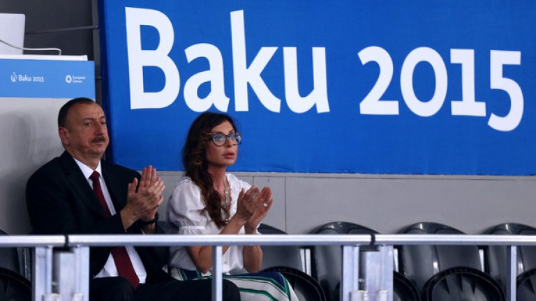 Илхам Алиев, синът на Гайдар Алиев и президент на страната, гледа състезания всеки ден. Той е патрон на игрите, а съпругата му Мерибан е почетен председател на организационния комитет. Спортът в Азербайджан е държавна политика.