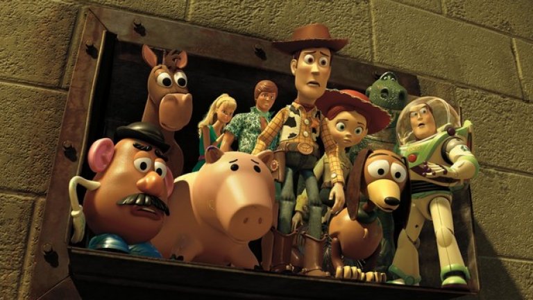 Toy Story 3 („Играта на играчките 3”) 2010

Кога въобще се случва в историята на киното третата част на дадена поредица да се окаже най-разтърсваща? Финалът на трилогията удря точно в носталгията от детството, в неизбежността на порастването, и се оказва най-емоционален и прочувствен не само измежду трите Toy Story филма, а вероятно и в целия каталог на Pixar.
