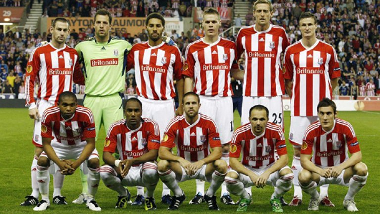 6. Стоук Сити - Stoke City F.C. (1863)
Единственият клуб в тази класация, който в момента играе във Висшата лига и естествено - най-старият в елита. Създаден е през 1863 като Стоук Рамблърс ФК. Стоук е вторият най-стар професионален клуб и общо шестият. За дългата си история не може да се похвали със значим трофей. През 2007-08, когато Стоук влезе в елита, го направи като подгласник, а не като шампион на Чемпиъншип.