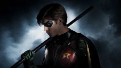 DC Universe ще съблазнява зрителите със сериали по комикси. В най-очакваното им заглавие "Titans" ще видим екип от млади супергерои. Централна роля в него ще има партньорът на Батман - Робин. Ролята е поверена на Брентън Туейтс, който играе Хенри Търнър в "Карибски пирати: Отмъщението на Салазар".