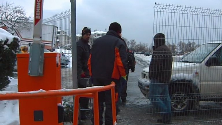 Единственият път до комплекса е през паркинга на Симеоновския лифт, който е преграден