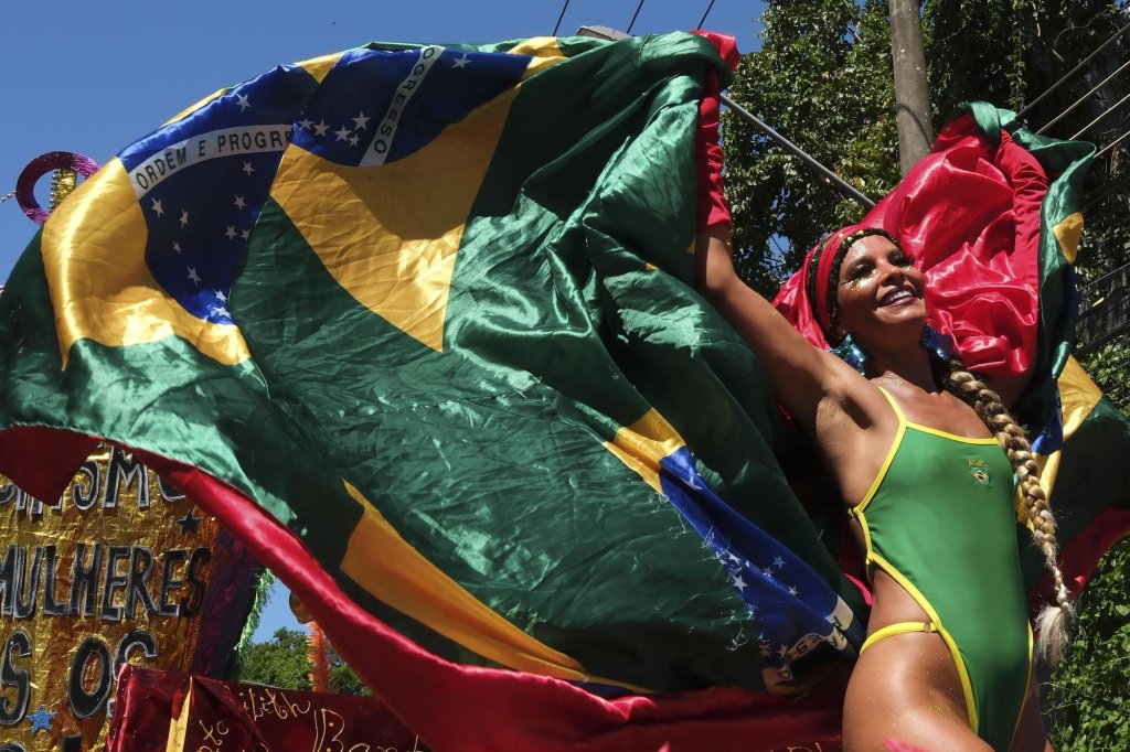 Карнавалът в Рио де Жанейро започна (СНИМКИ)