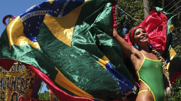 Карнавалът в Рио де Жанейро започна (СНИМКИ)