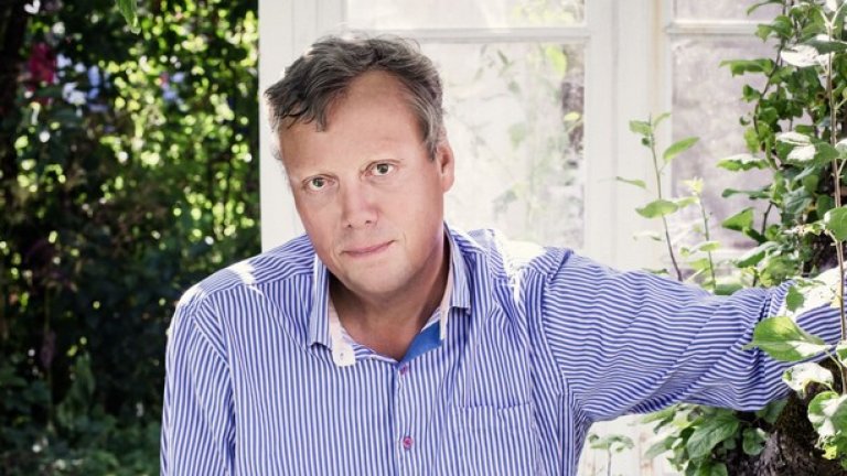 Шведският автор, който зарязва журналистикта, за да създава хит след хит