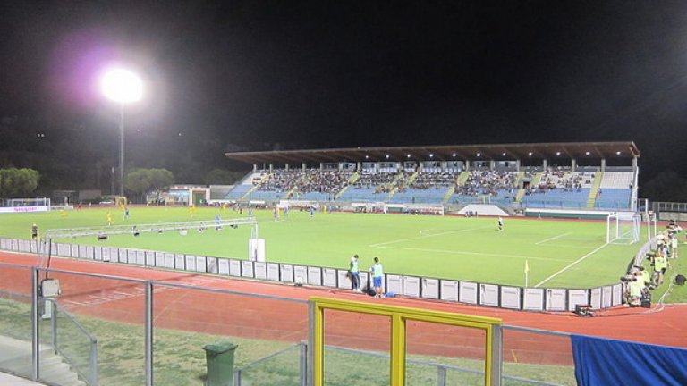 Националният стадион в Сан Марино чака сблъсъците на Фолгоре (Мълниите) - шампионът на най-малката република в света, срещу страховит съперник: опитния Пюник от Армения. 