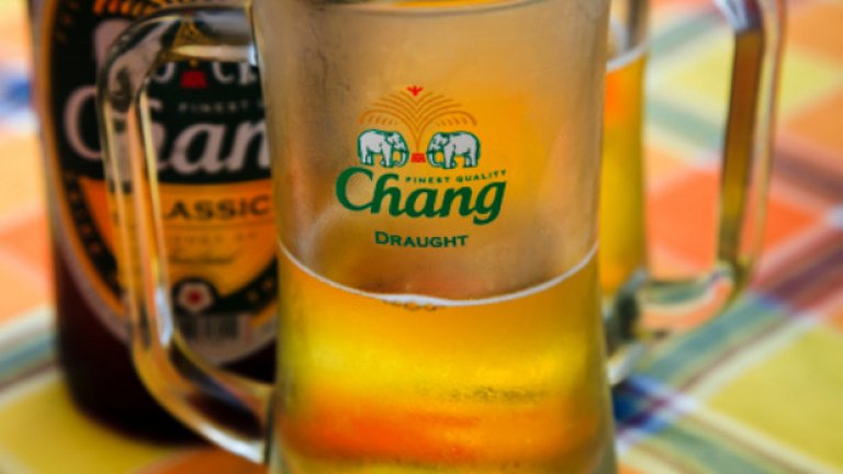 10. Банкок, Тайланд

Цена на 330 мл бира в супермаркет: 0,98 евро

Цена на 330 мл бира в заведение: 2,79 евро

Средна цена: 1,88 евро

Средна консумация на бира на глава от населението: 36 литра на година